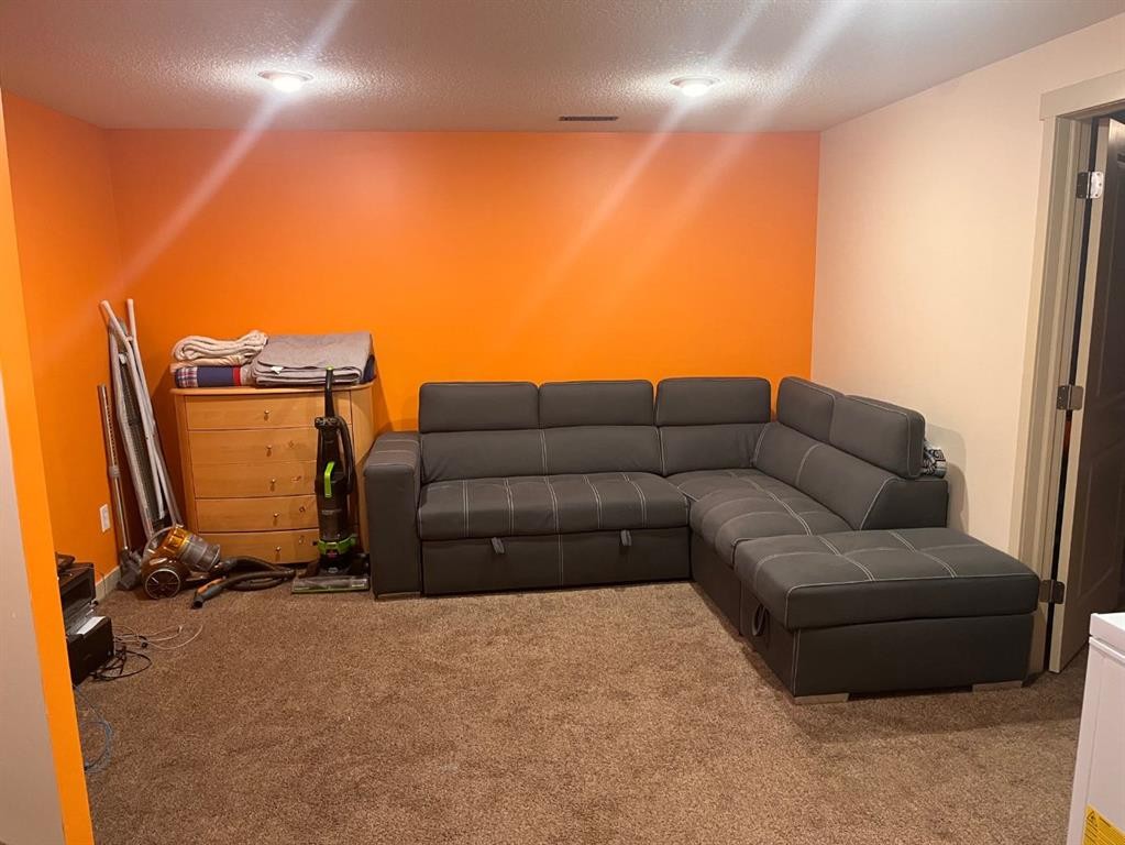 939 2Nd Avenue North, Vauxhall, AB - Indoor