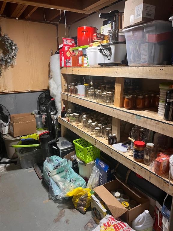 939 2Nd Avenue North, Vauxhall, AB - Indoor Photo Showing Basement