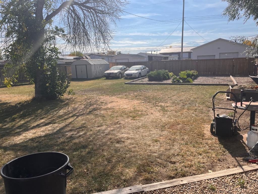 939 2Nd Avenue North, Vauxhall, AB - Outdoor