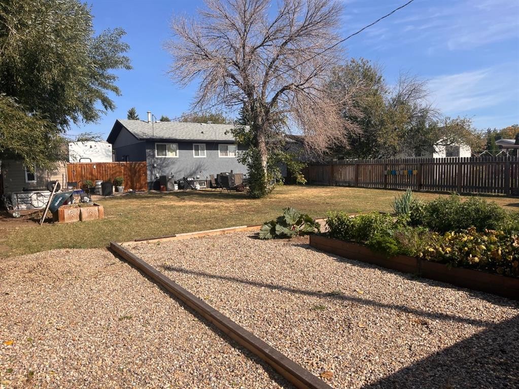 939 2Nd Avenue North, Vauxhall, AB - Outdoor