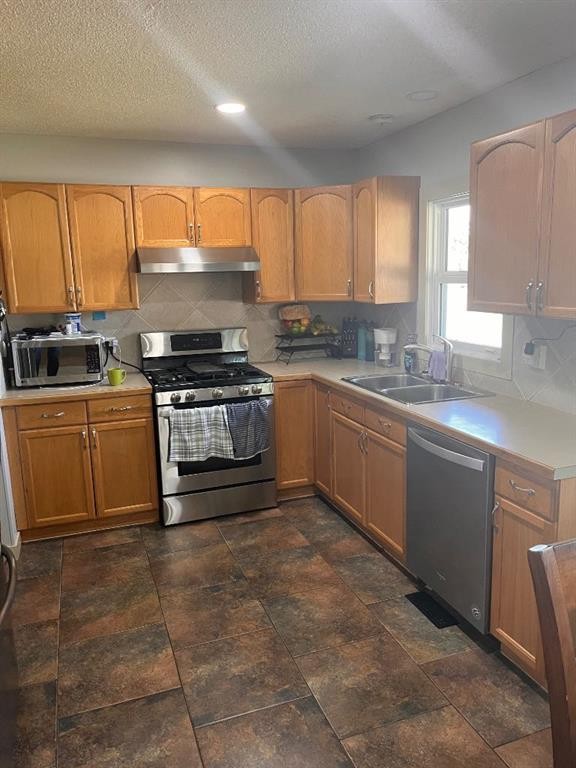 939 2Nd Avenue North, Vauxhall, AB - Indoor Photo Showing Kitchen With Double Sink
