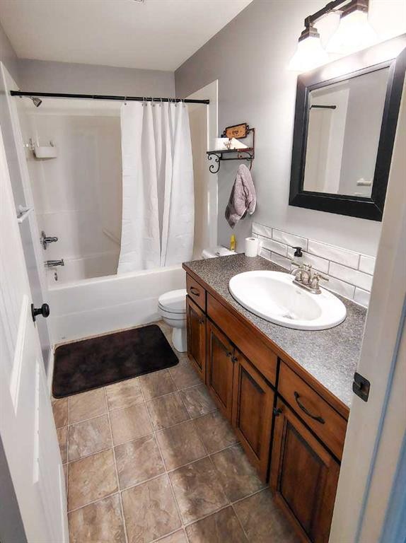 414 10A Street, Nobleford, AB - Indoor Photo Showing Bathroom