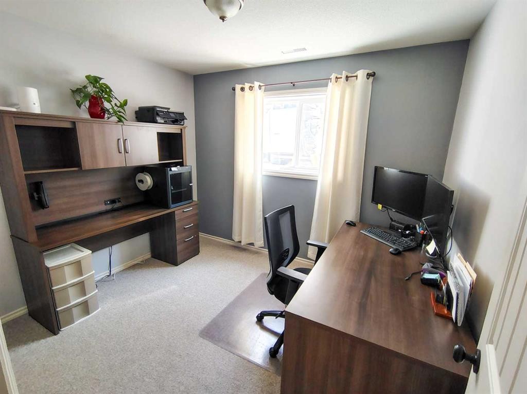 414 10A Street, Nobleford, AB - Indoor Photo Showing Office