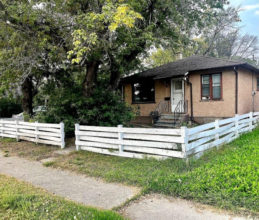 1803 5A Avenue North, Lethbridge, AB - Outdoor