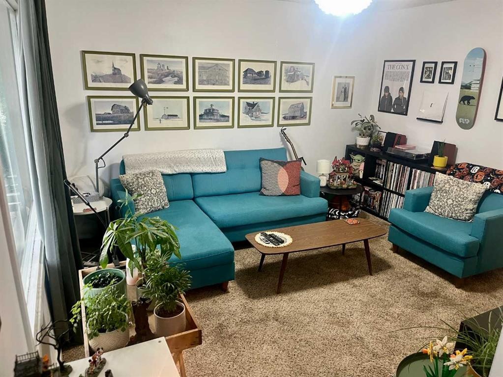 1803 5A Avenue North, Lethbridge, AB - Indoor Photo Showing Living Room
