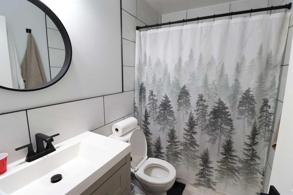 4615 52 Ave, Taber, AB - Indoor Photo Showing Bathroom