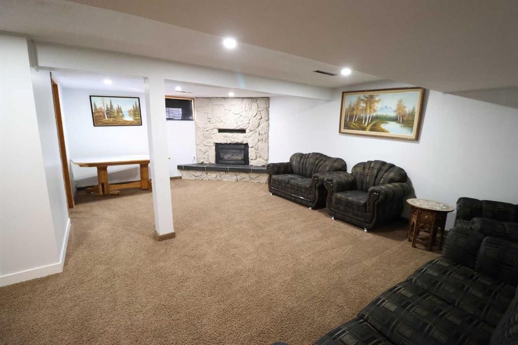 4615 52 Ave, Taber, AB - Indoor Photo Showing Other Room