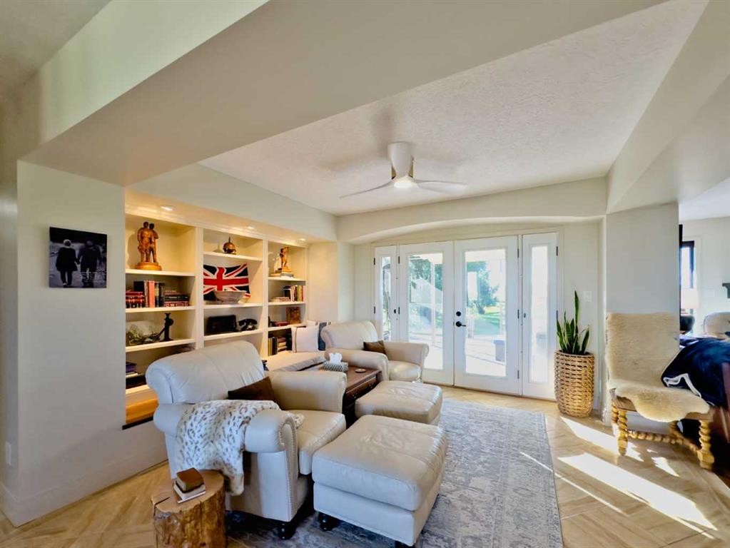 42082 Range Road 274, Hill Spring, AB - Indoor Photo Showing Living Room