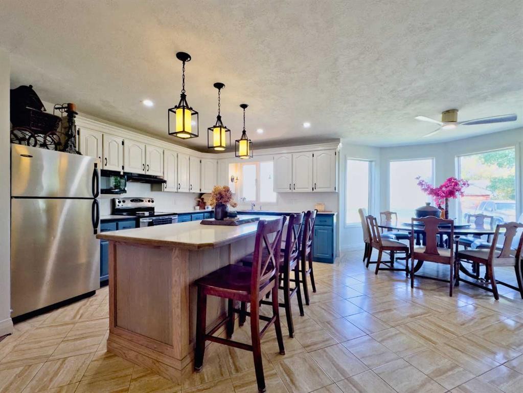 42082 Range Road 274, Hill Spring, AB - Indoor