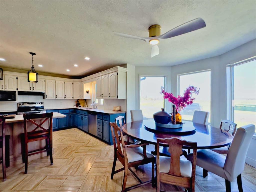 42082 Range Road 274, Hill Spring, AB - Indoor