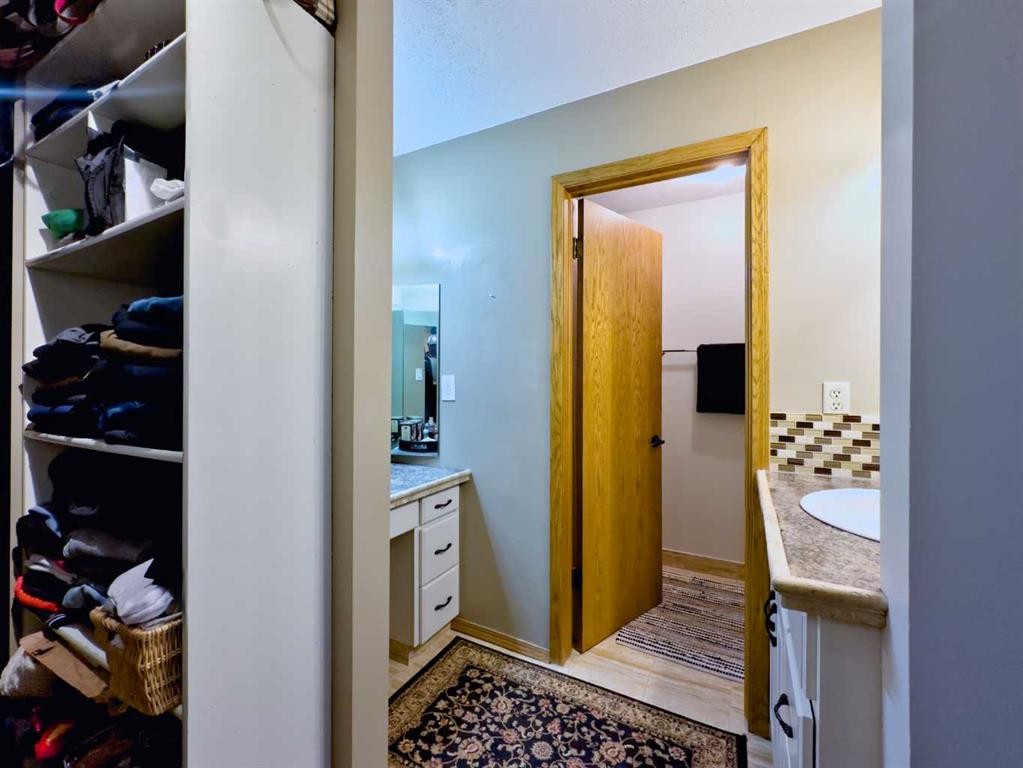 42082 Range Road 274, Hill Spring, AB - Indoor