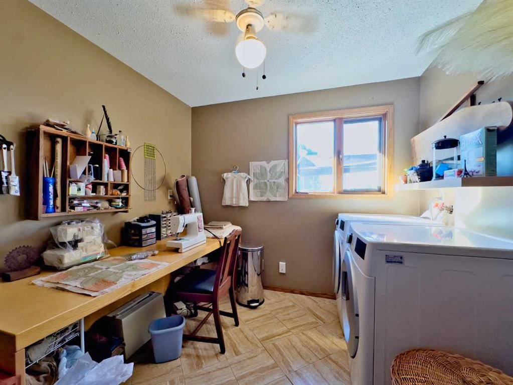 42082 Range Road 274, Hill Spring, AB - Indoor Photo Showing Laundry Room