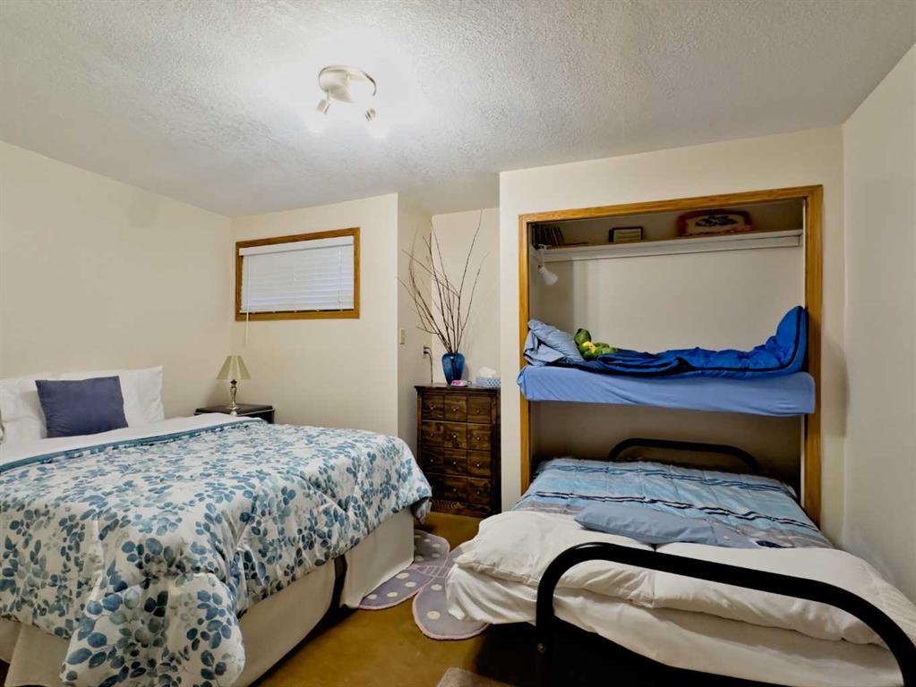 42082 Range Road 274, Hill Spring, AB - Indoor Photo Showing Bedroom