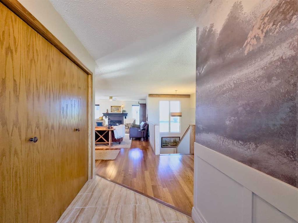 42082 Range Road 274, Hill Spring, AB - Indoor Photo Showing Other Room