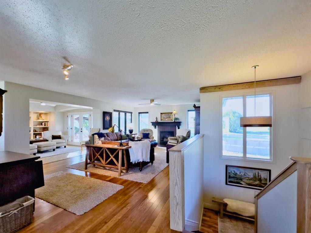 42082 Range Road 274, Hill Spring, AB - Indoor