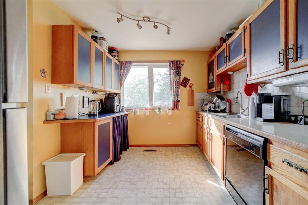 452 16 Street, Fort Macleod, AB - Indoor Photo Showing Kitchen
