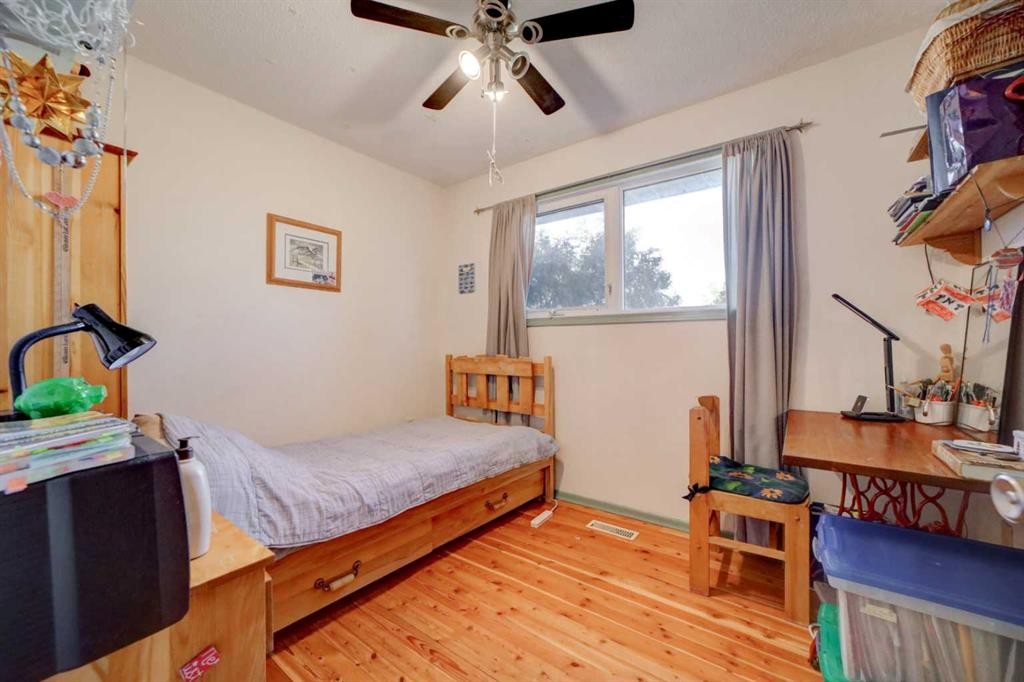 452 16 Street, Fort Macleod, AB - Indoor Photo Showing Bedroom