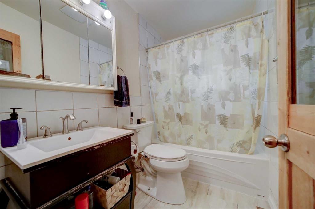 452 16 Street, Fort Macleod, AB - Indoor Photo Showing Bathroom