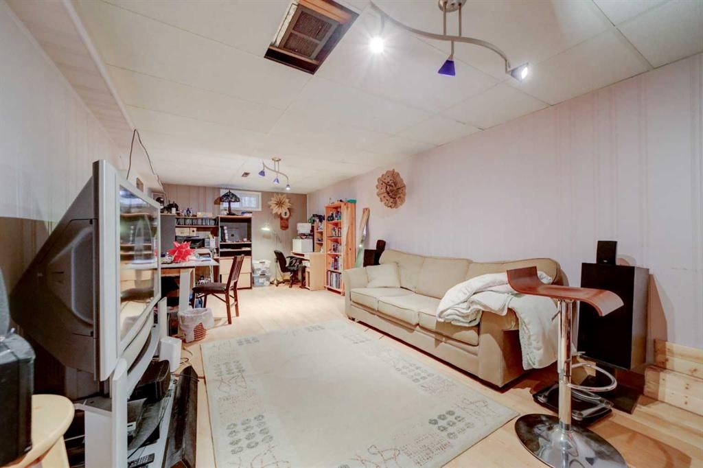 452 16 Street, Fort Macleod, AB - Indoor