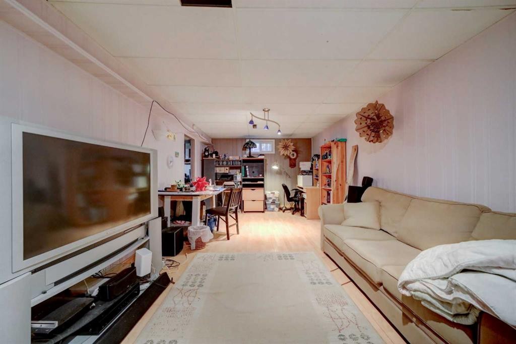 452 16 Street, Fort Macleod, AB - Indoor Photo Showing Living Room