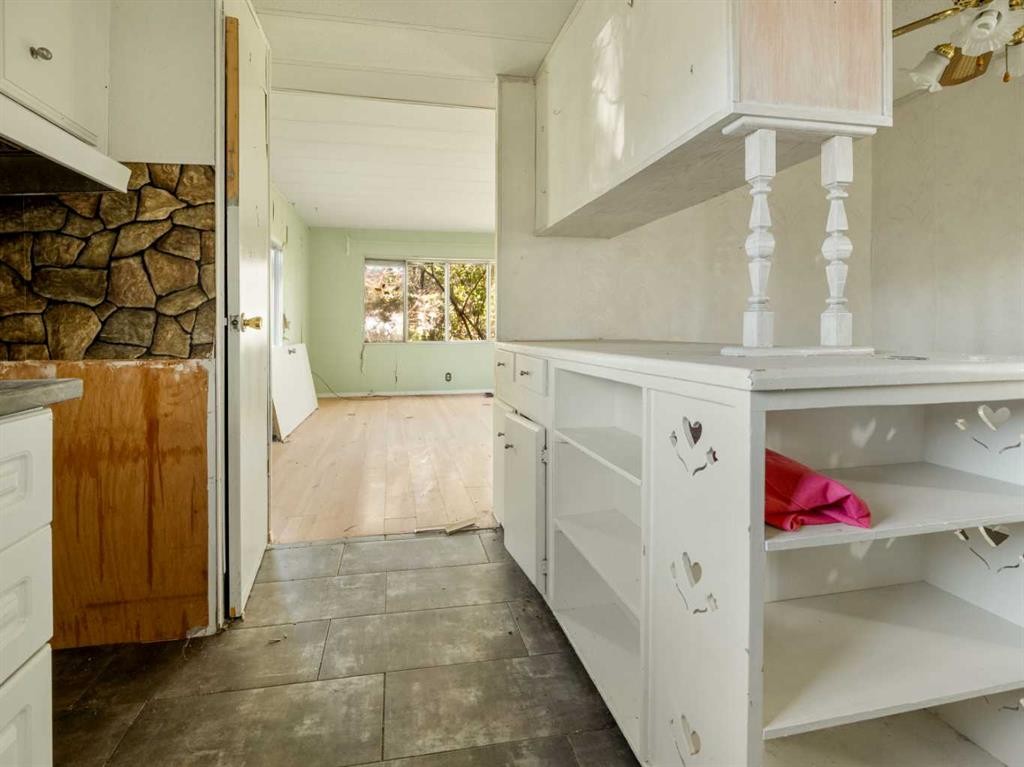 404 5 Avenue, Warner, AB - Indoor Photo Showing Other Room