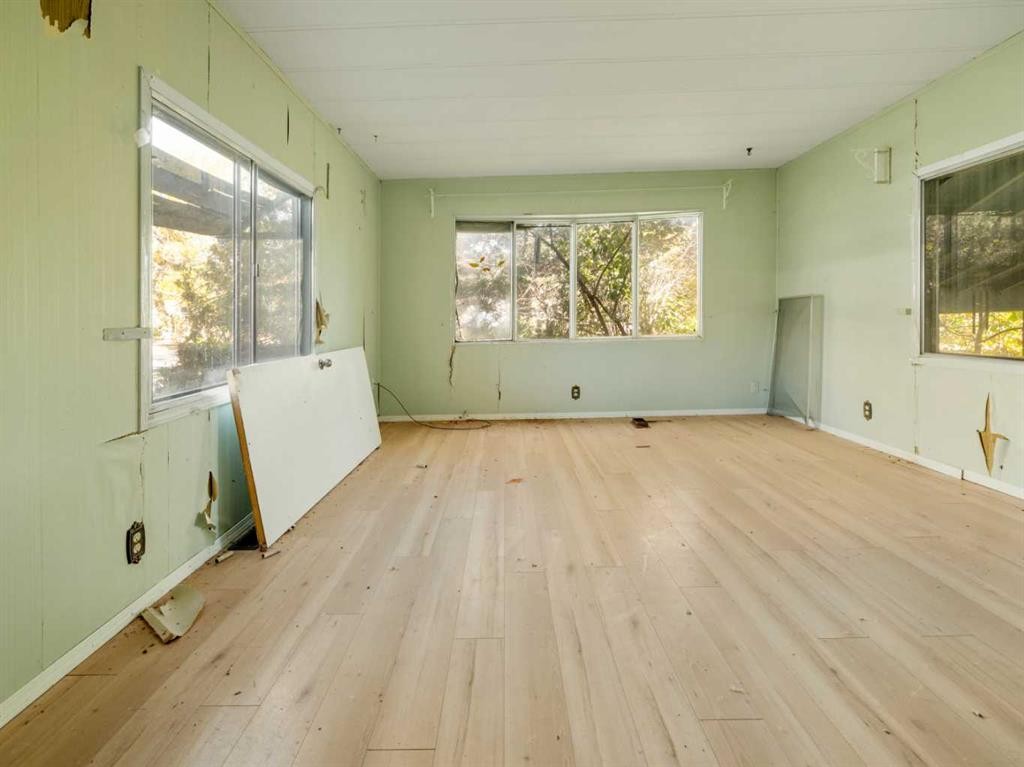 404 5 Avenue, Warner, AB - Indoor Photo Showing Other Room