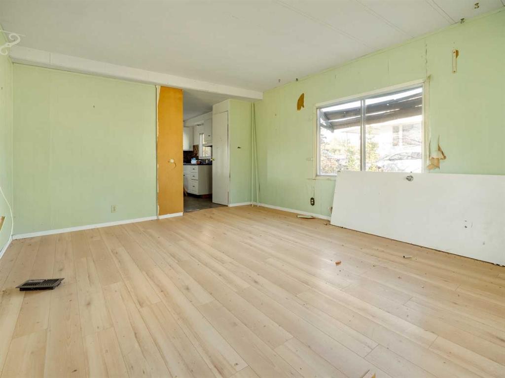 404 5 Avenue, Warner, AB - Indoor Photo Showing Other Room