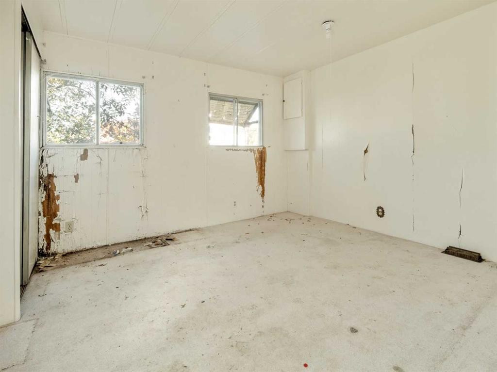 404 5 Avenue, Warner, AB - Indoor Photo Showing Other Room