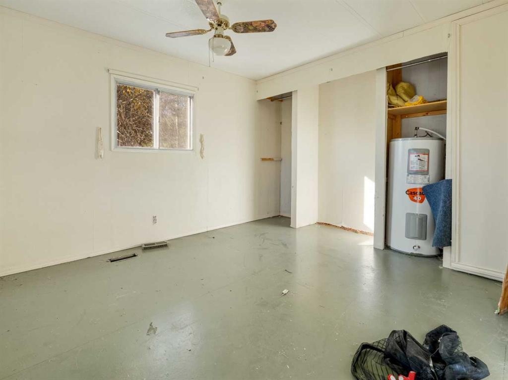 404 5 Avenue, Warner, AB - Indoor Photo Showing Other Room