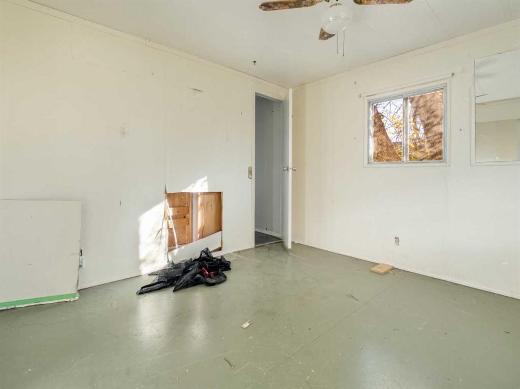 404 5 Avenue, Warner, AB - Indoor Photo Showing Other Room