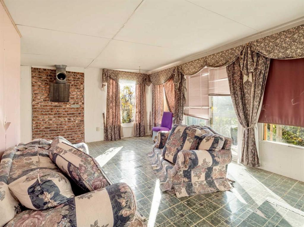 404 5 Avenue, Warner, AB - Indoor