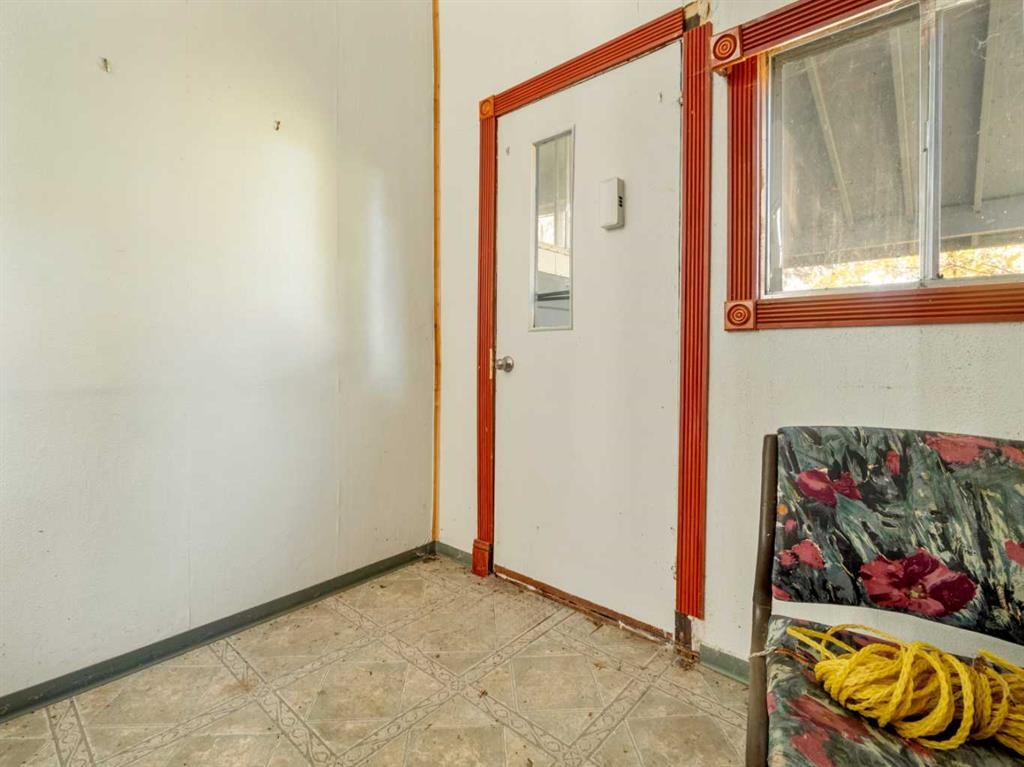 404 5 Avenue, Warner, AB - Indoor Photo Showing Other Room