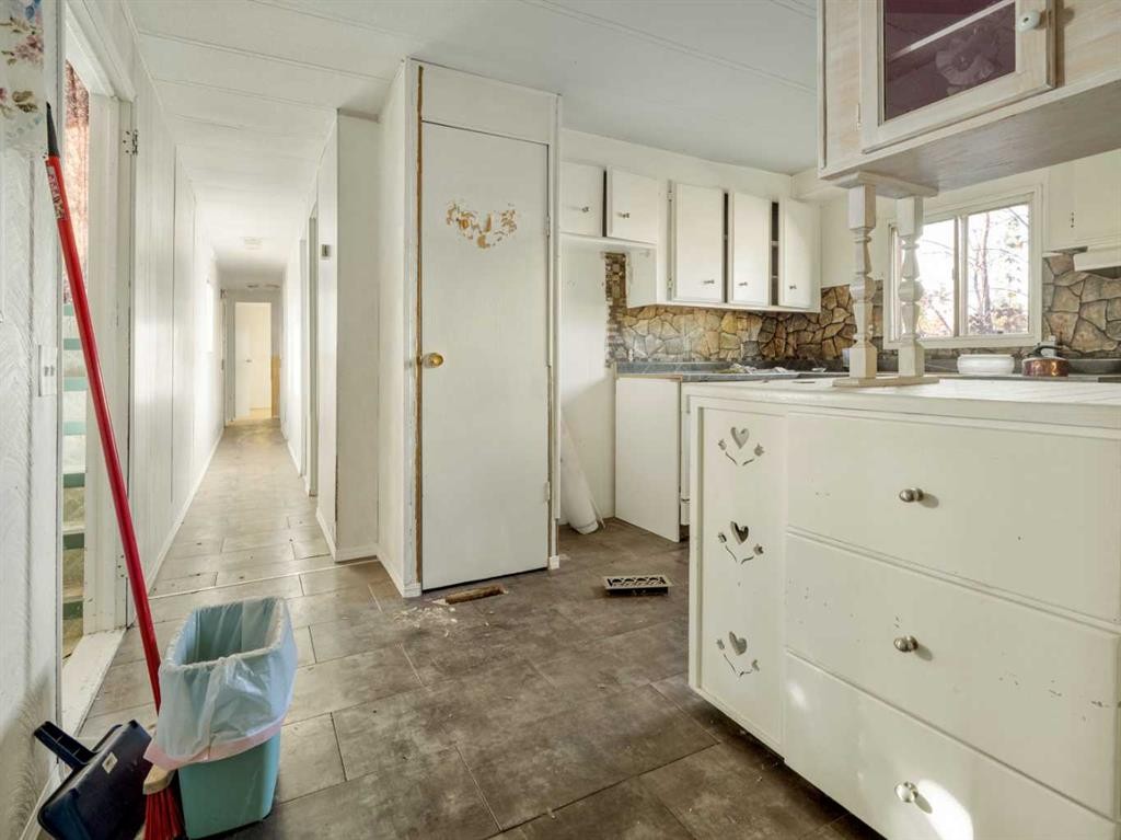 404 5 Avenue, Warner, AB - Indoor Photo Showing Kitchen