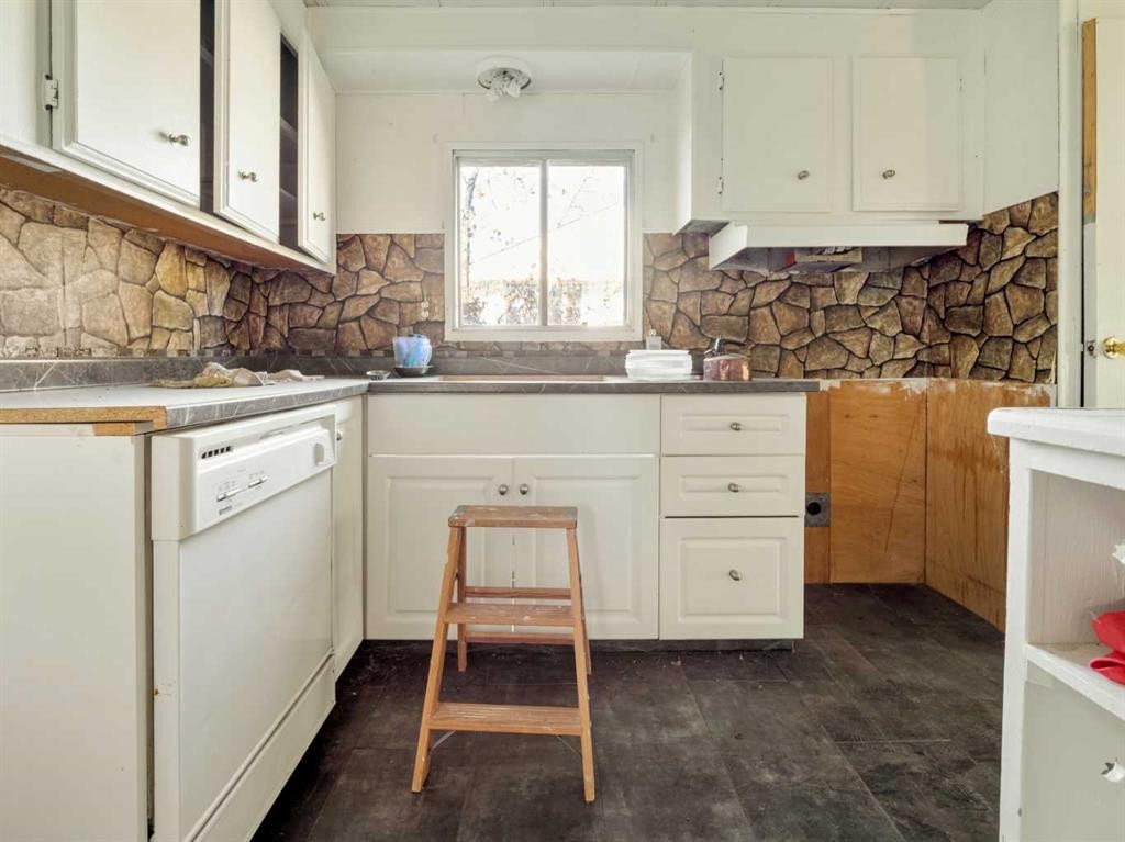 404 5 Avenue, Warner, AB - Indoor Photo Showing Kitchen