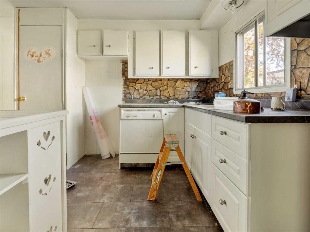 404 5 Avenue, Warner, AB - Indoor Photo Showing Kitchen