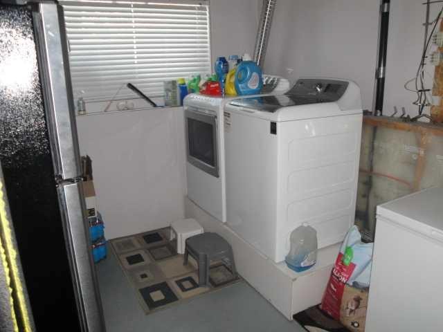 315 Lynx Crescent North, Lethbridge, AB - Indoor Photo Showing Laundry Room