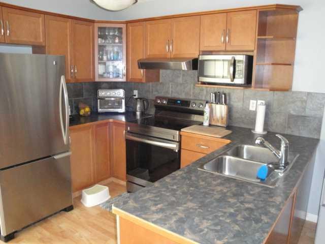 315 Lynx Crescent North, Lethbridge, AB - Indoor Photo Showing Kitchen With Double Sink