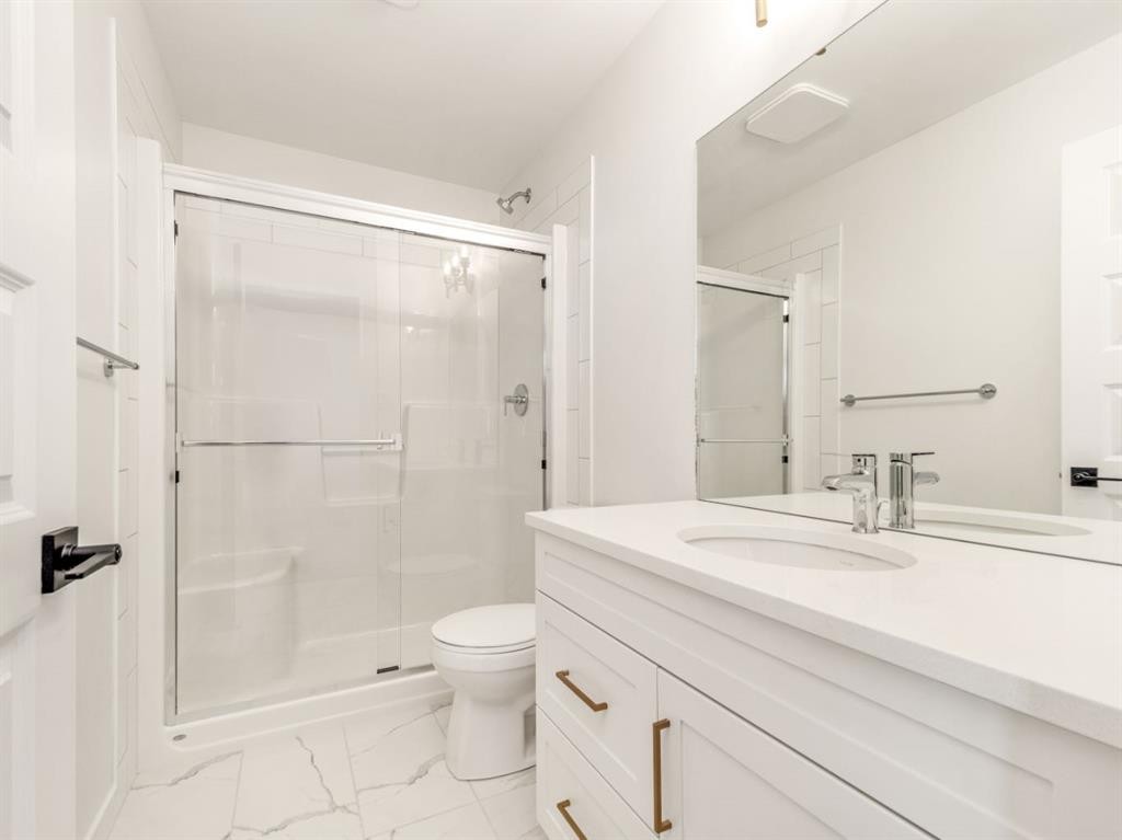 742 Violet Place West, Lethbridge, AB - Indoor Photo Showing Bathroom