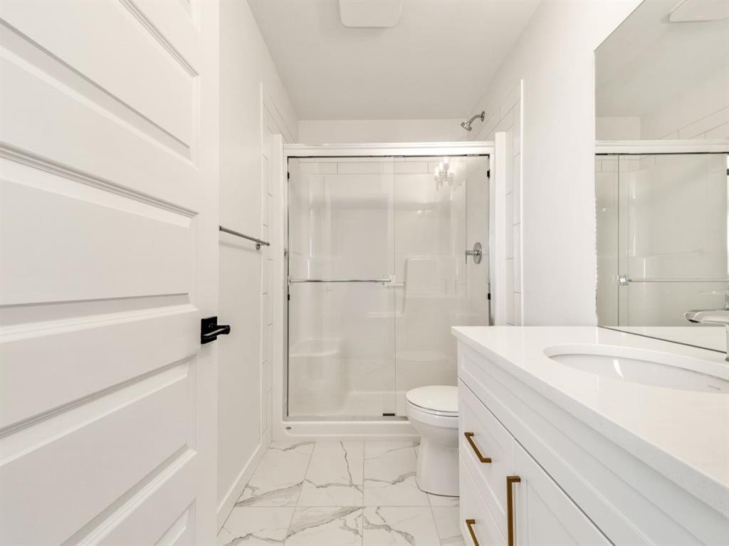 742 Violet Place West, Lethbridge, AB - Indoor Photo Showing Bathroom