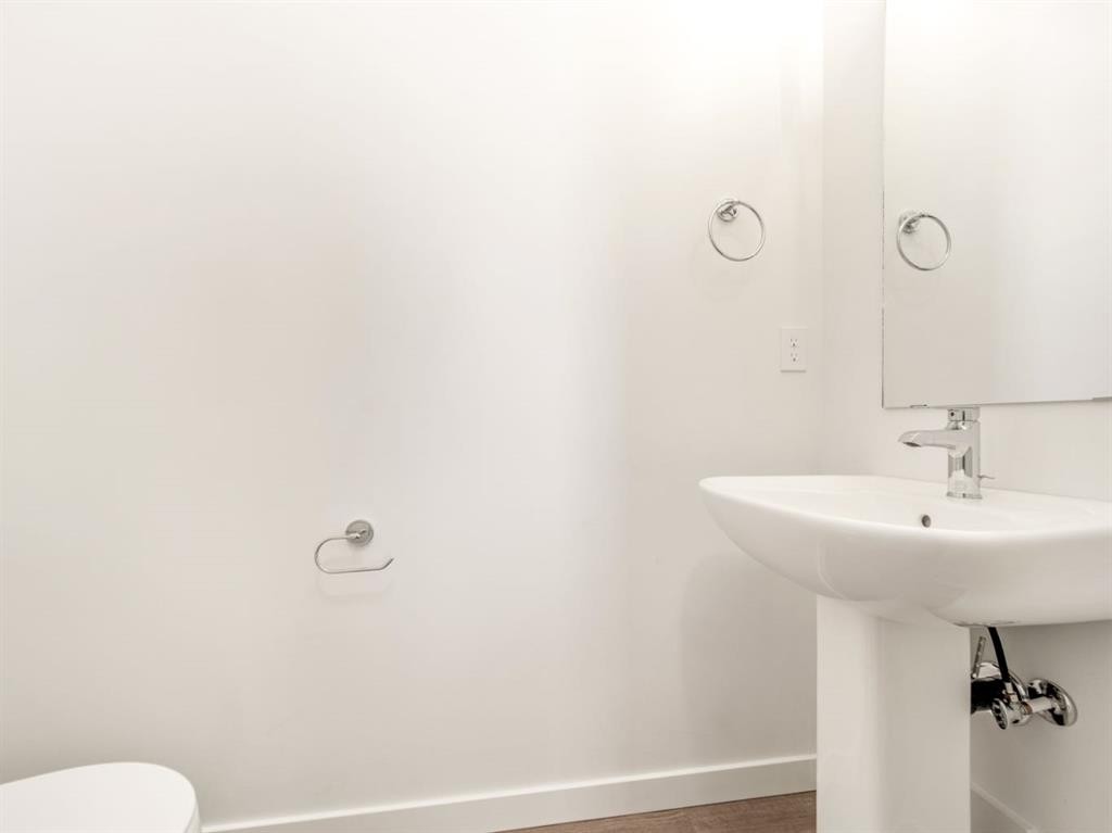 742 Violet Place West, Lethbridge, AB - Indoor Photo Showing Bathroom