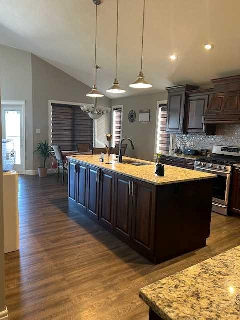 61 Westview Boulevard, Taber, AB - Indoor Photo Showing Kitchen With Upgraded Kitchen