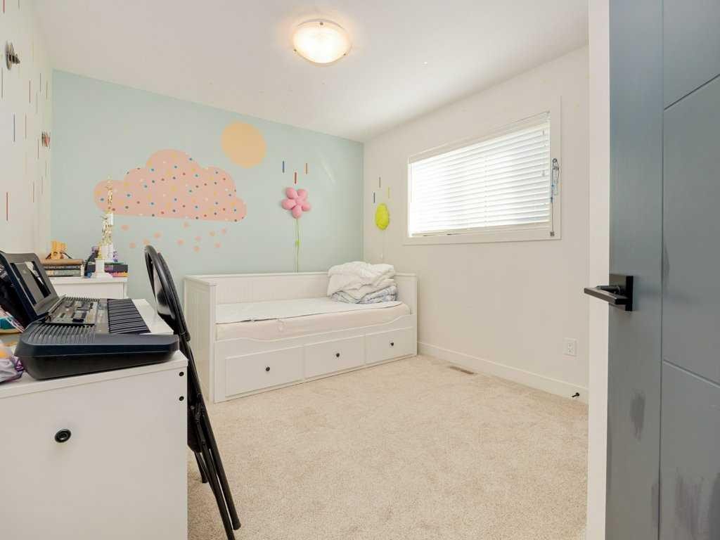 660 Aquitania Boulevard West, Lethbridge, AB - Indoor