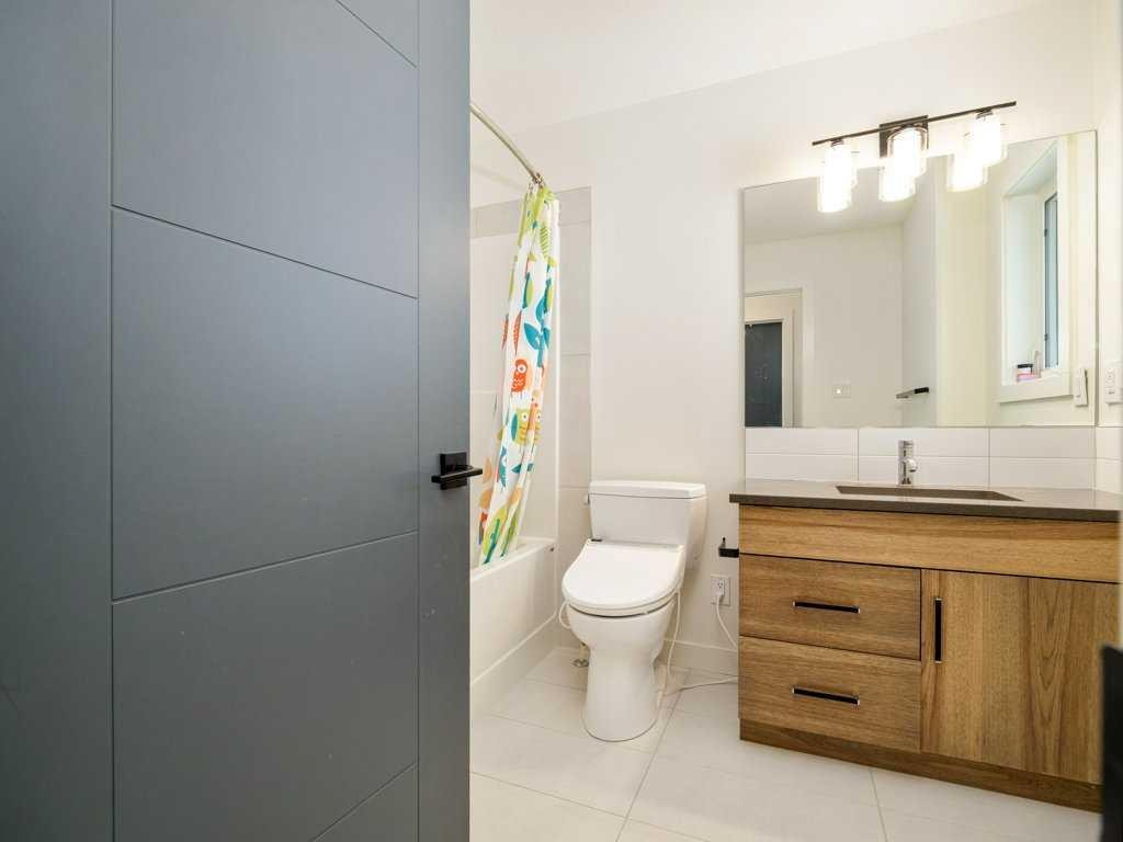 660 Aquitania Boulevard West, Lethbridge, AB - Indoor Photo Showing Bathroom