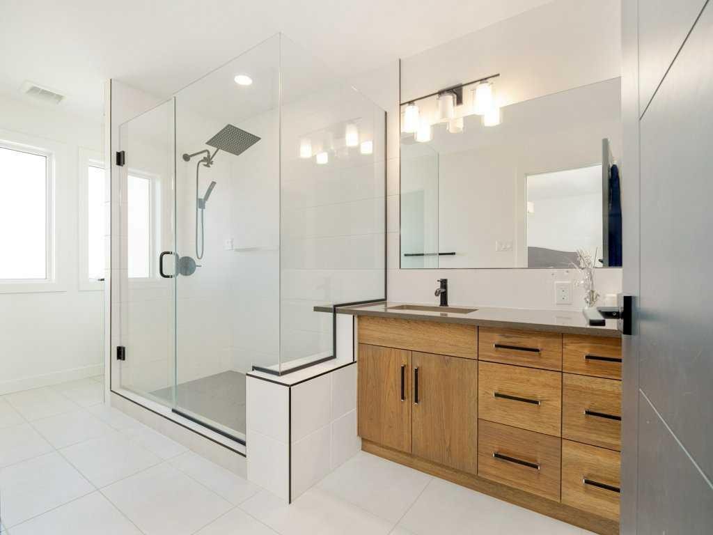 660 Aquitania Boulevard West, Lethbridge, AB - Indoor Photo Showing Bathroom