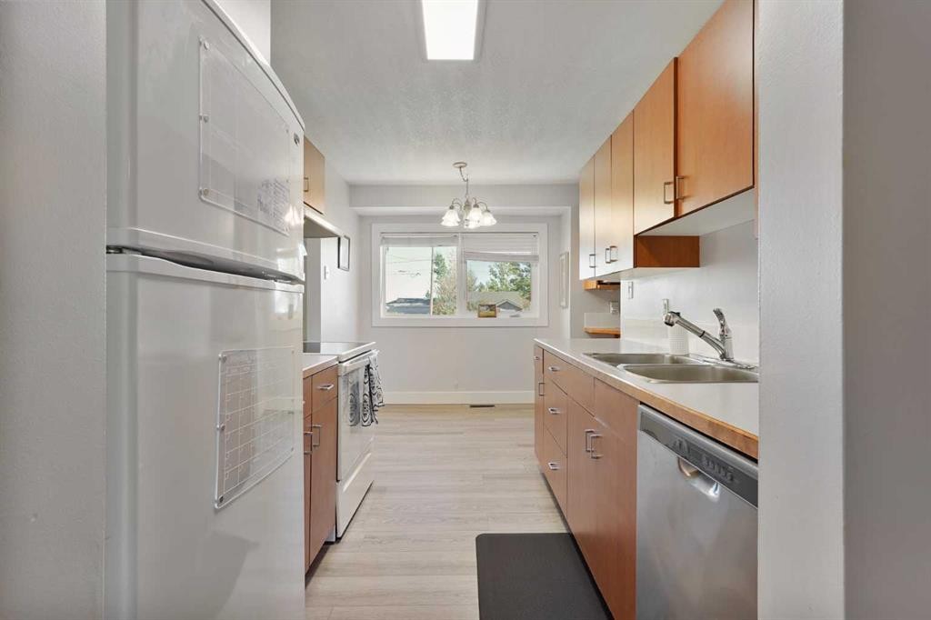 486N 100E, Raymond, AB - Indoor Photo Showing Kitchen With Double Sink