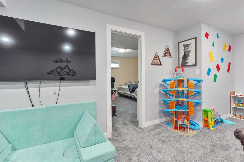 486N 100E, Raymond, AB - Indoor