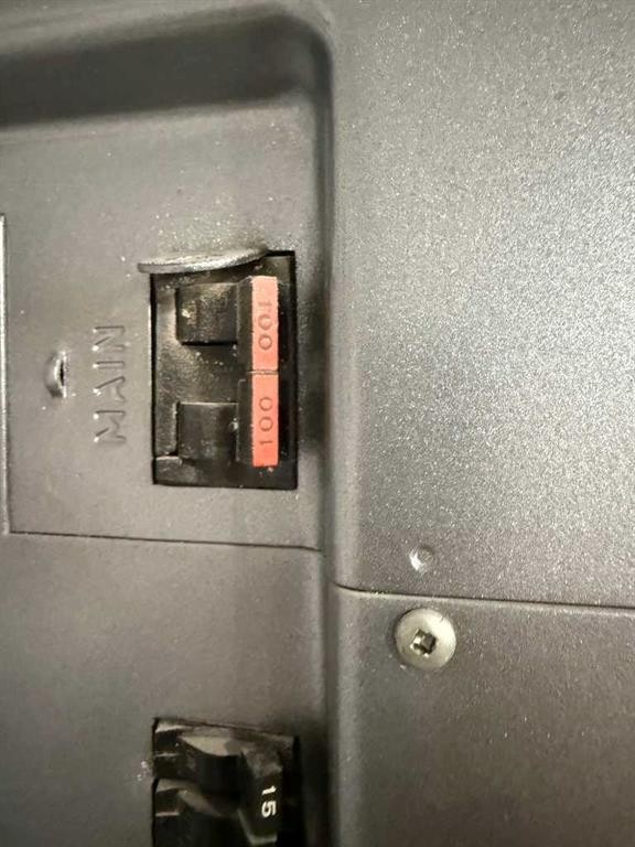 486N 100E, Raymond, AB - Photo Showing Other Room