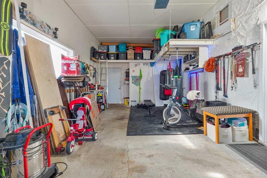 486N 100E, Raymond, AB - Indoor Photo Showing Garage