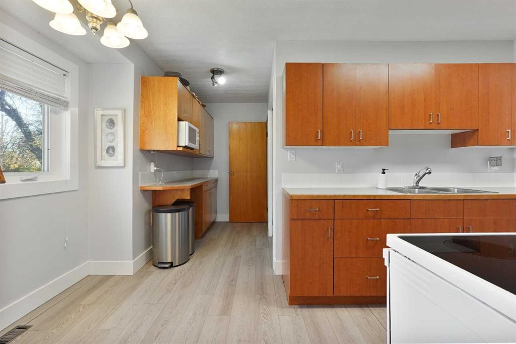 486N 100E, Raymond, AB - Indoor Photo Showing Kitchen