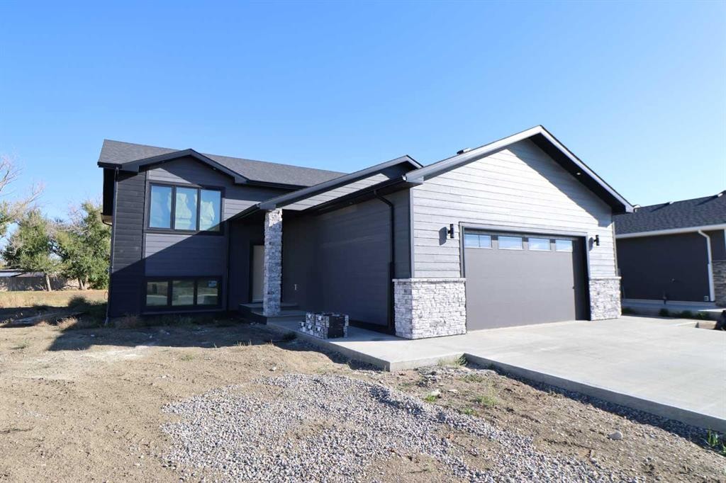 329 9 St, Picture Butte, AB - Outdoor